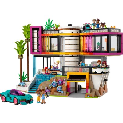 Andrea’s Modern Mansion - 42639