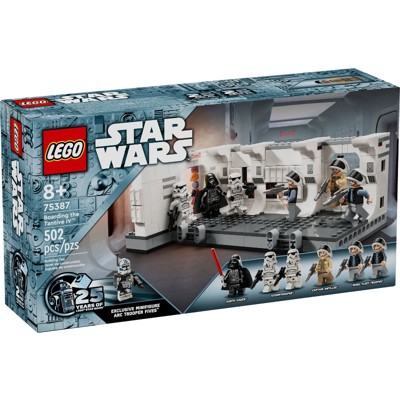 Boarding the Tantive IV - 75387